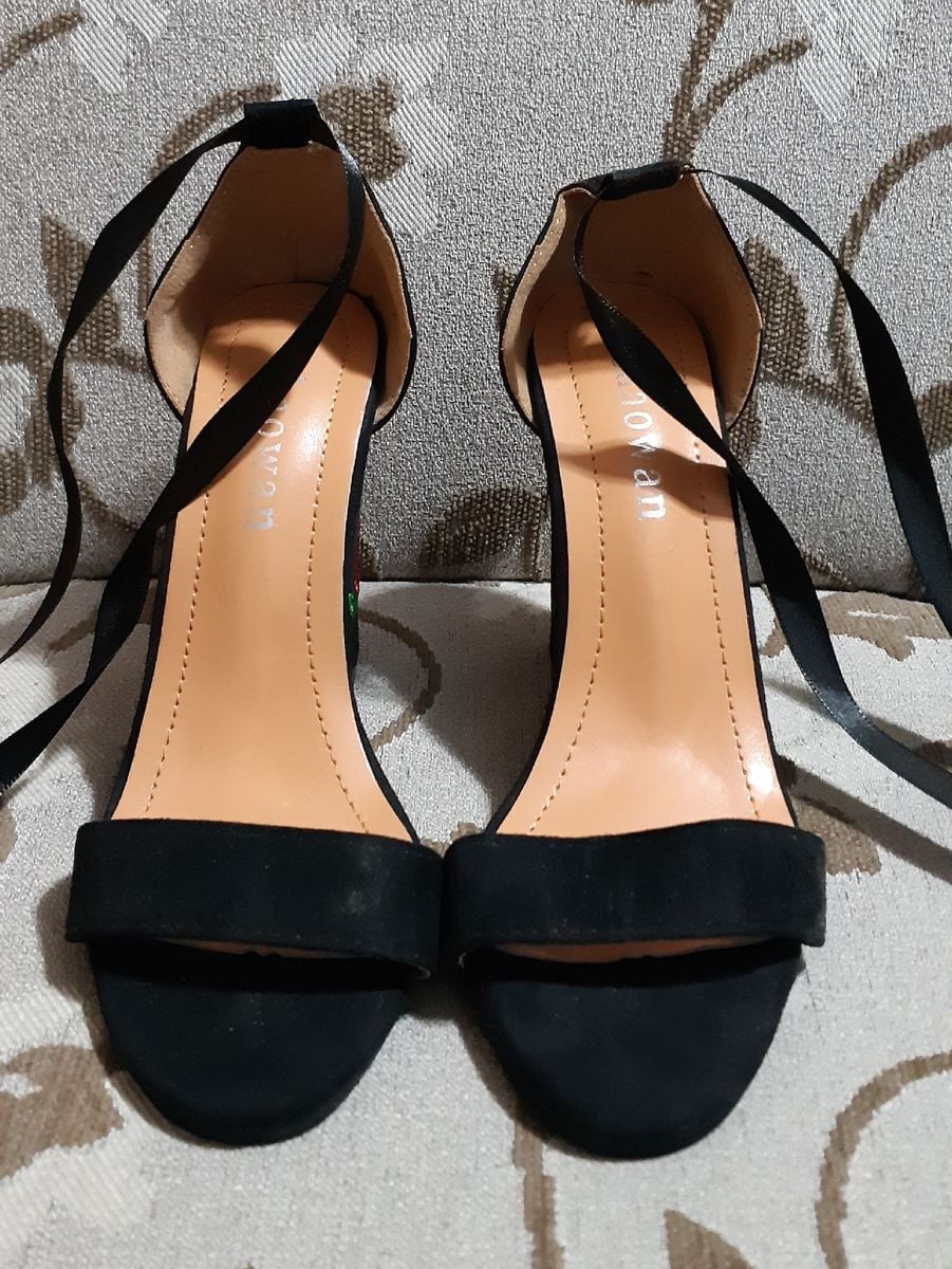 sandalia anabela com fita de cetim