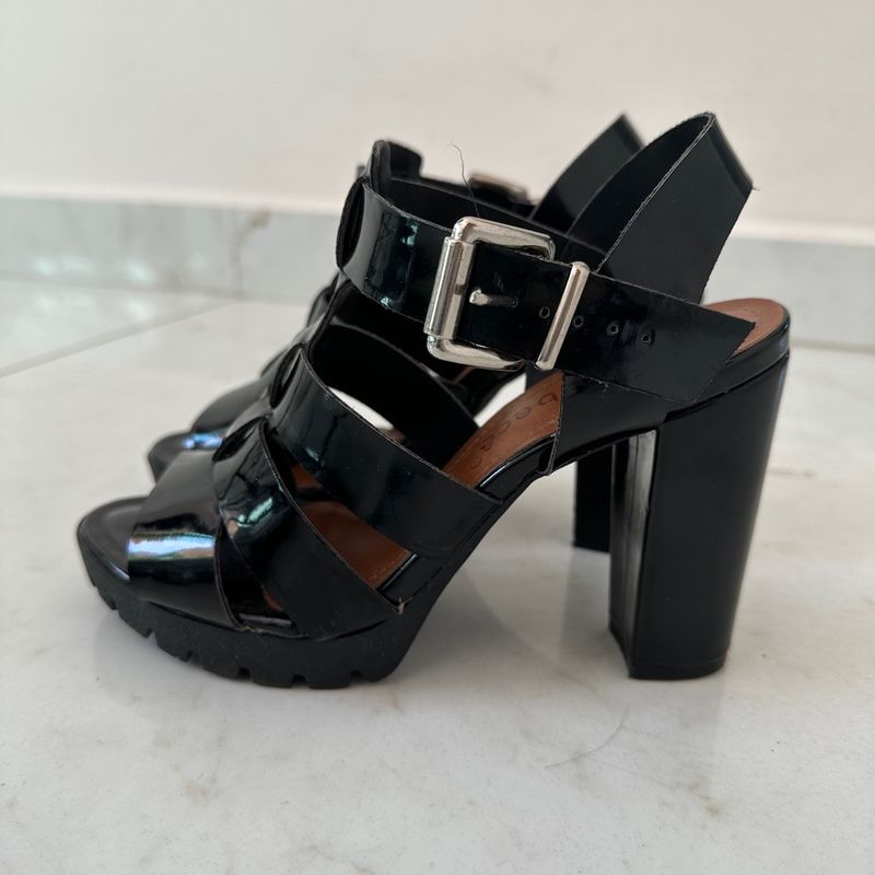 Sandália com Sola Tratorada 34 Bebecê Preta Bebecê Usado