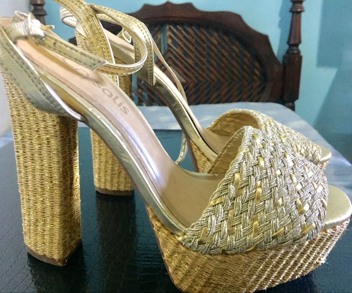 sandalia crysalis dourada