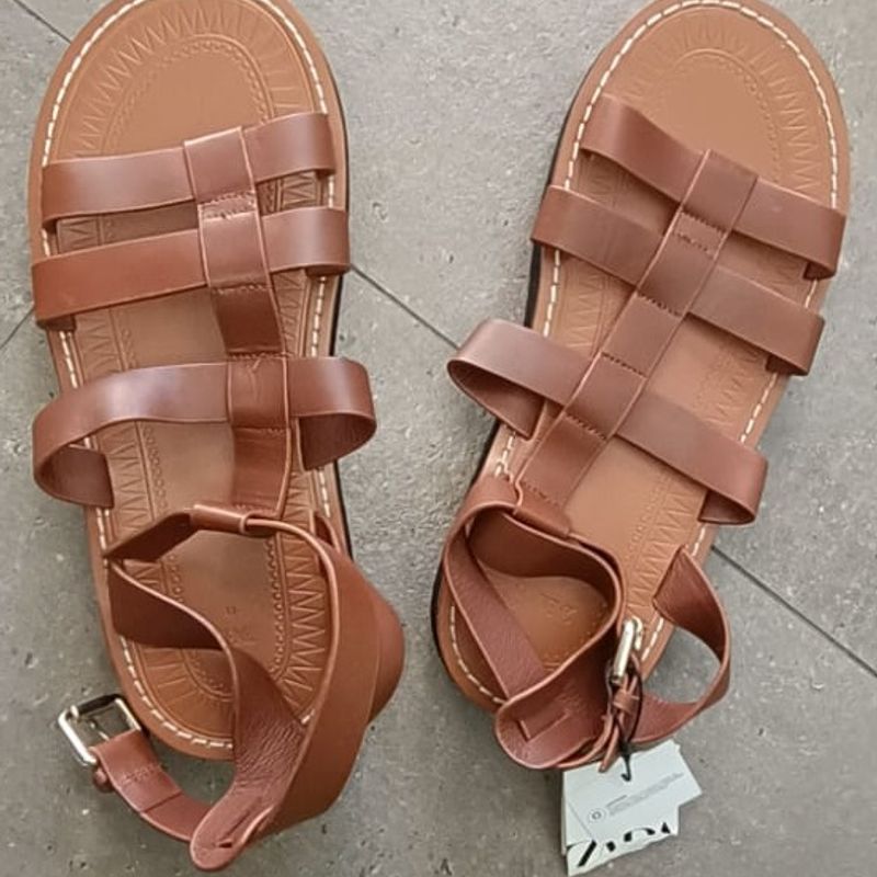 Sandália de Couro com Tiras Zara Cx07 Zara Nunca Usado