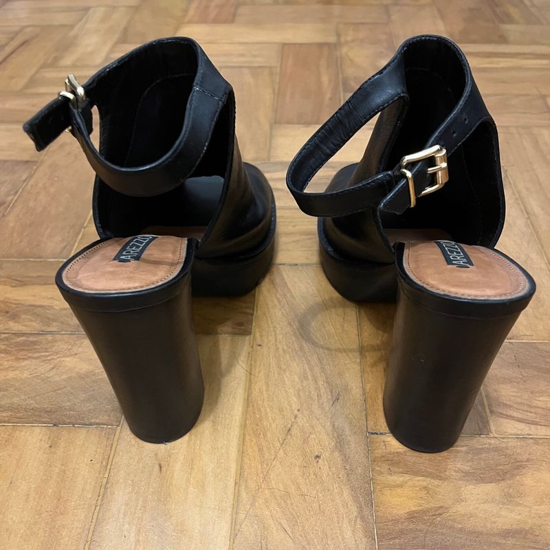 Sand lia de Couro Preto Salto Alto Arezzo Sand lia Feminina Arezzo Usado 95838360 enjoei