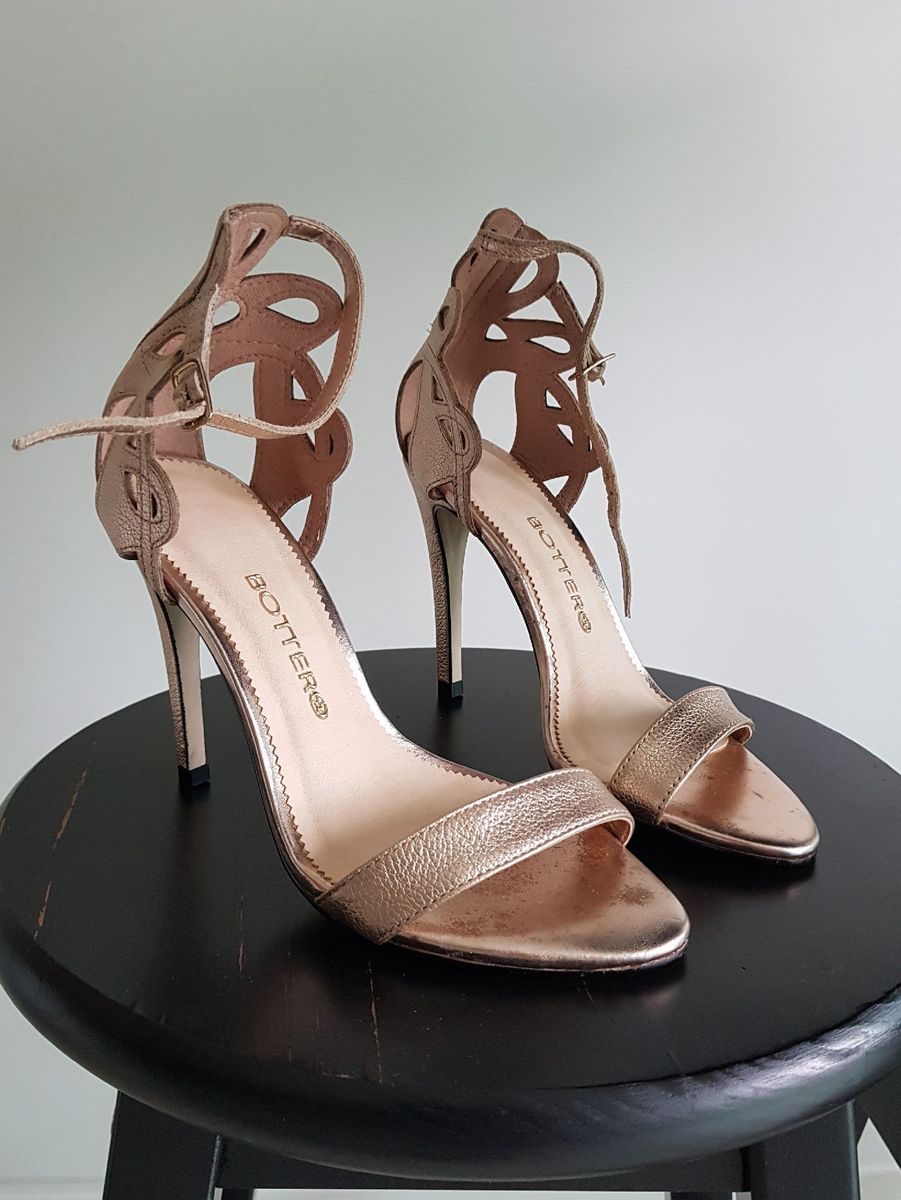 bota de salto alto infantil