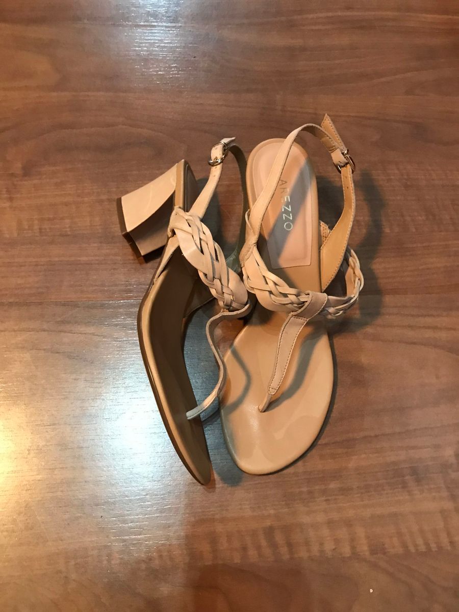 sandalia dedo arezzo