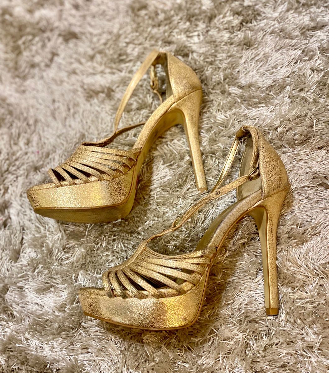 sandalia dourada satinato