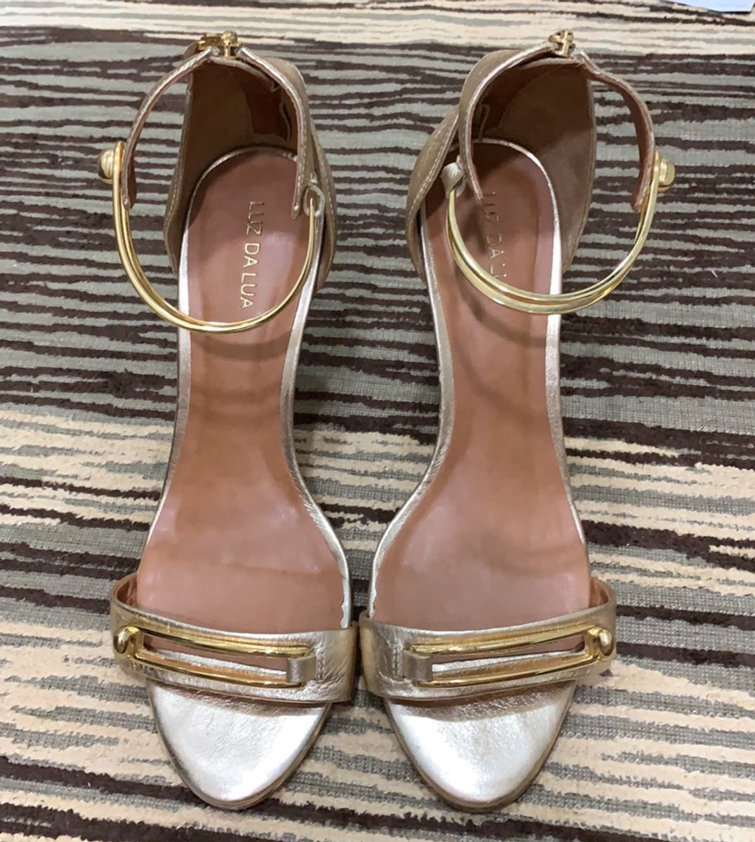 sandalia luz da lua dourada