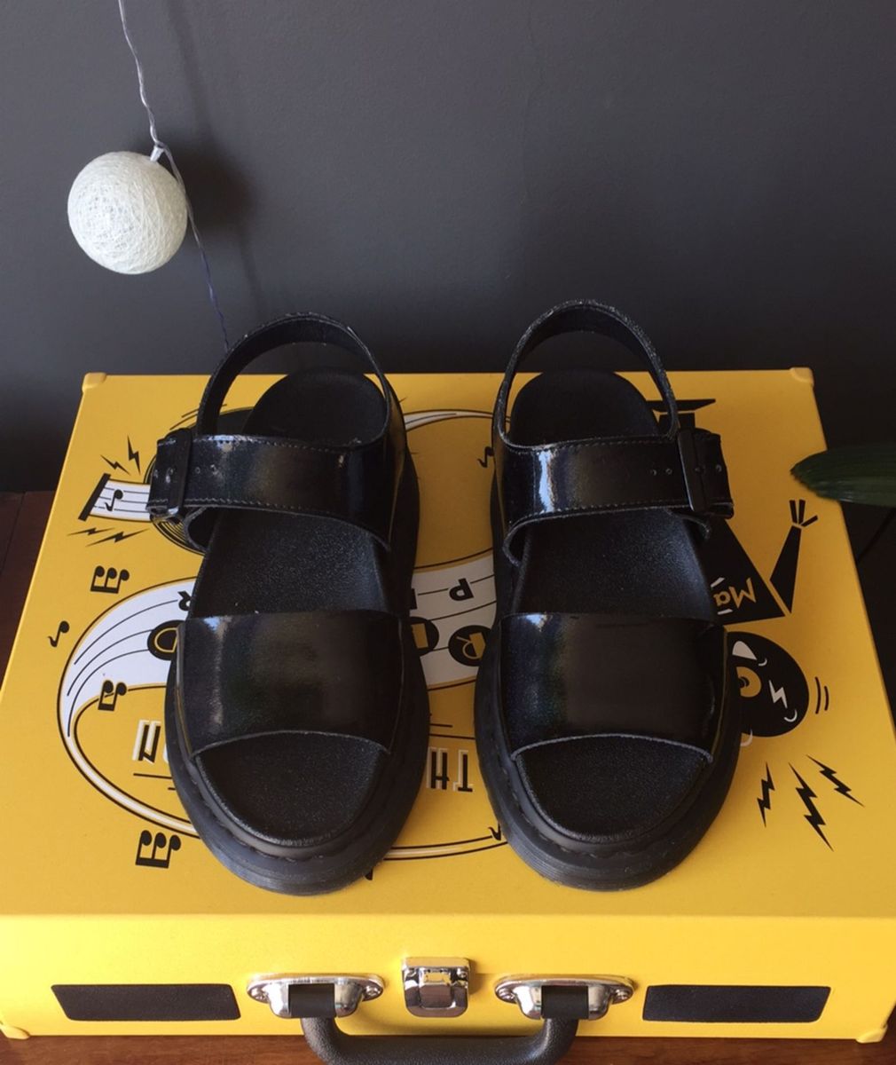 sandalia dr martens