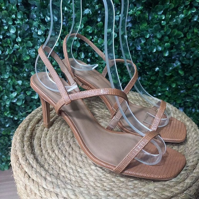 Sandália em Tiras Marrom Salto Baixo Fino, Tamanho 38 Teresa