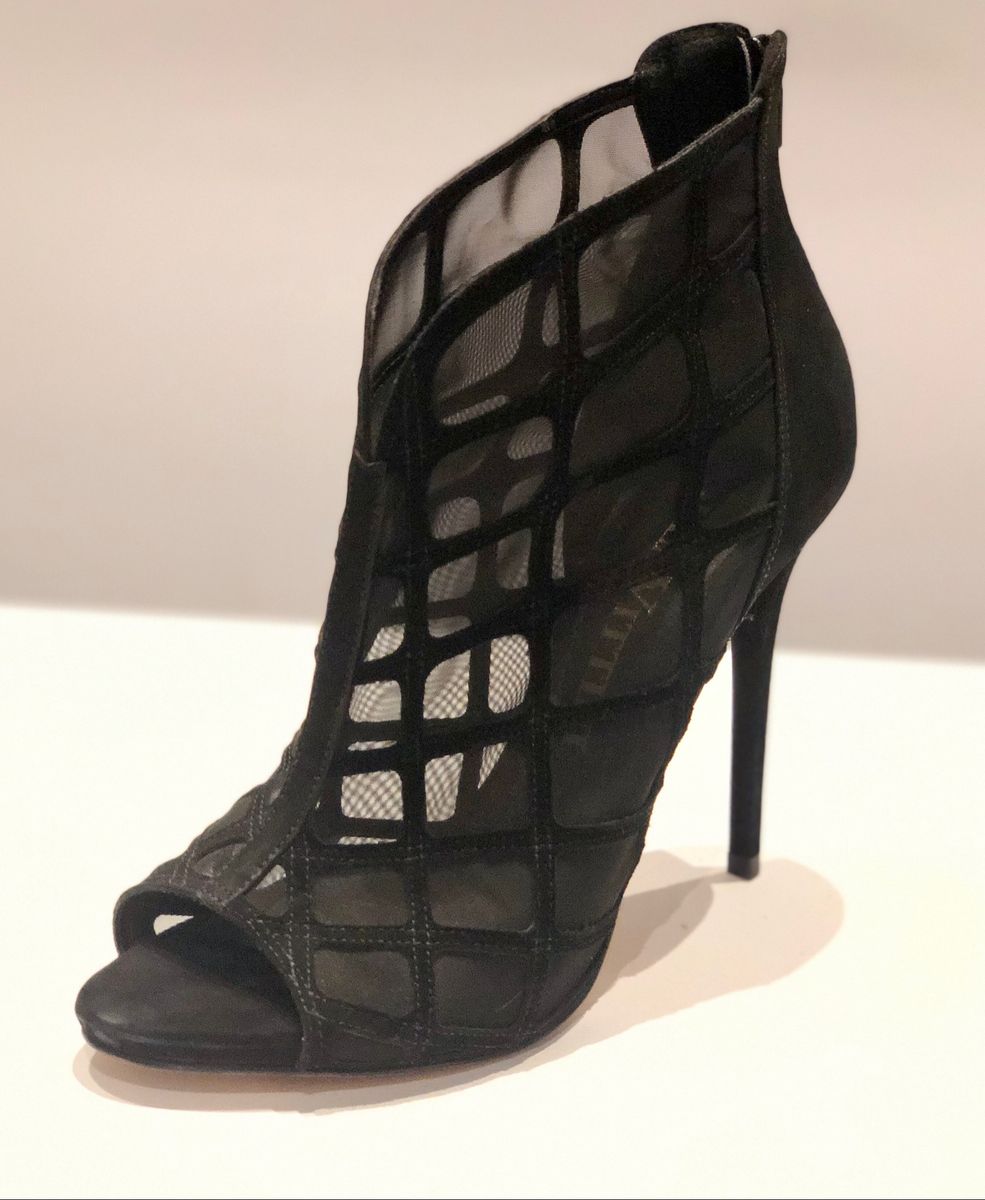 sandalia fechada preta