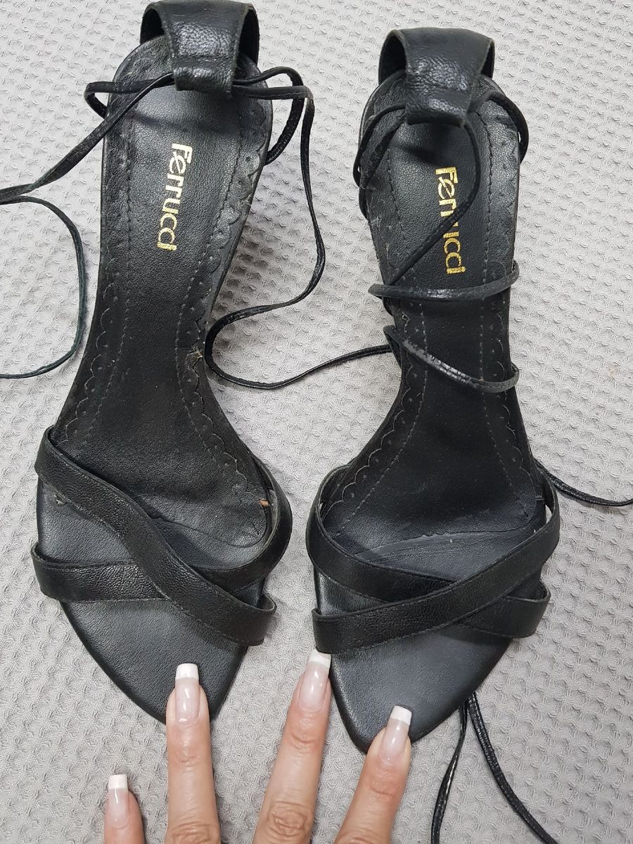sandália ferrucci couro preto - sandálias ferrucci