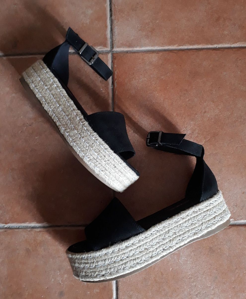 sandália flatform corda