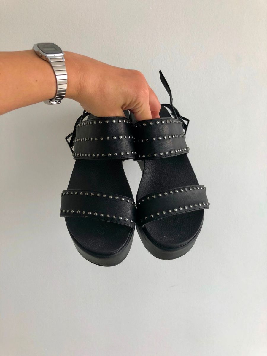 sandalia preta renner