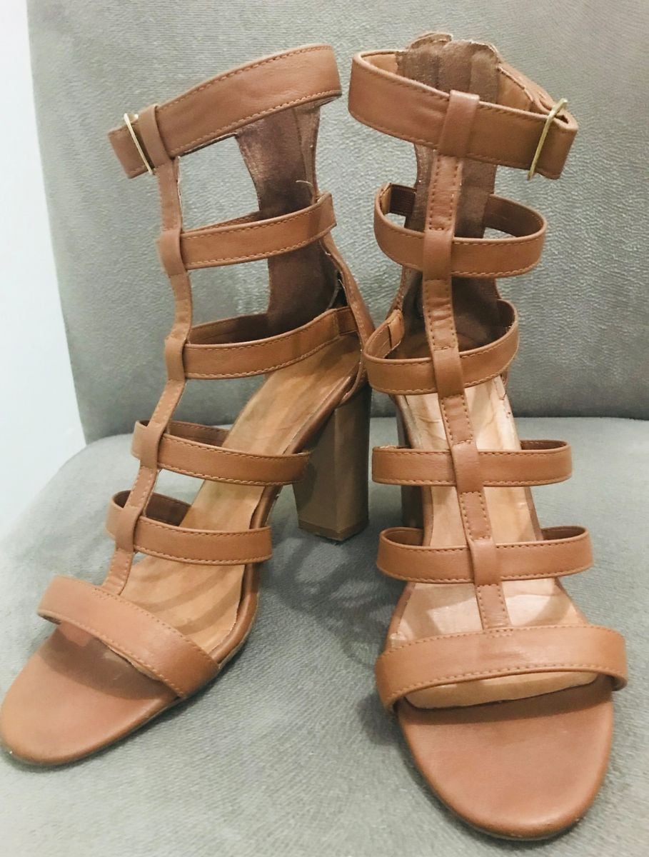 sandalia gladiadora salto grosso