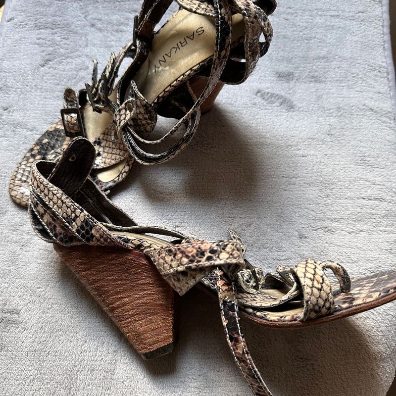 Sandalias sales sarkany usadas