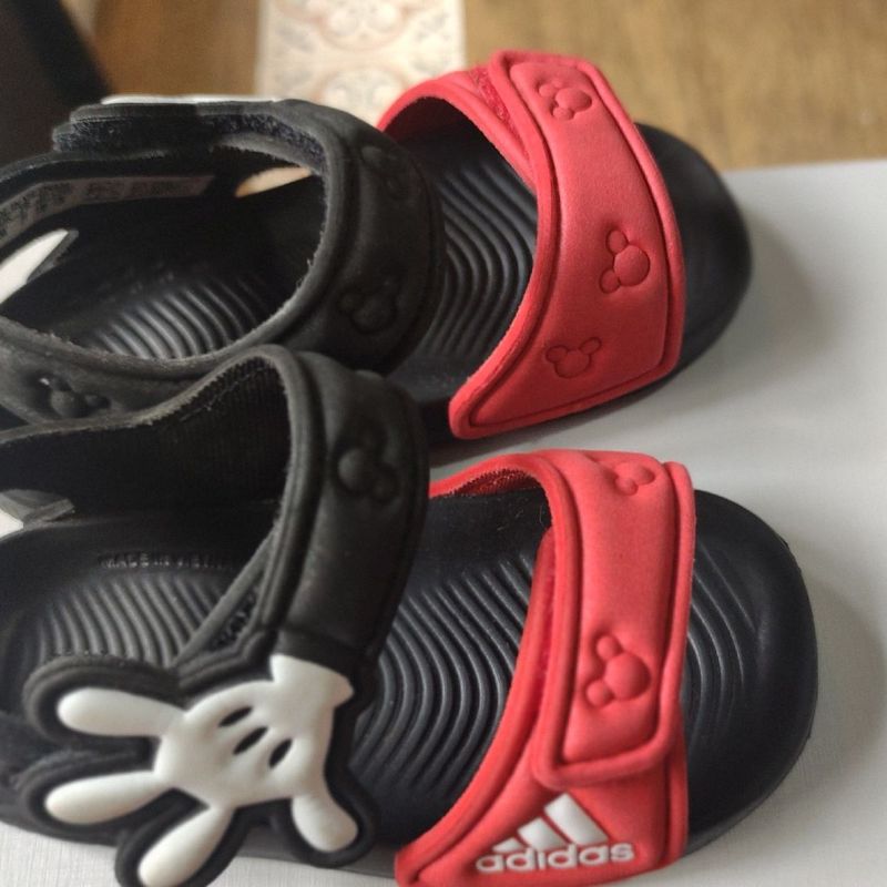 Sandalia infantil 2024 adidas mickey