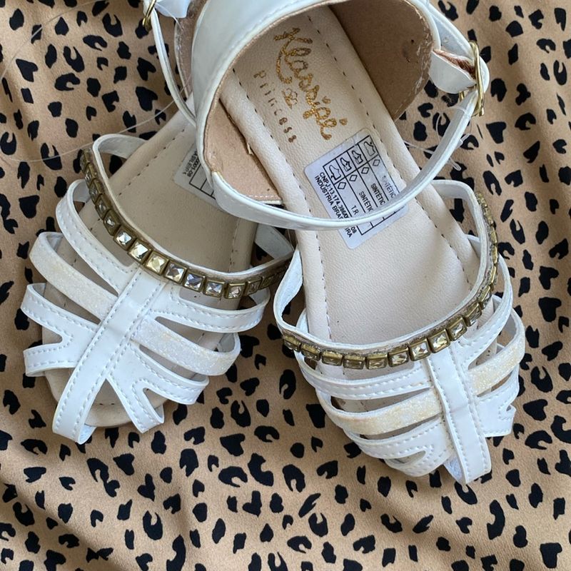 Sandália Infantil Envernizada e Apliques e Faixa em Lurex Brilho