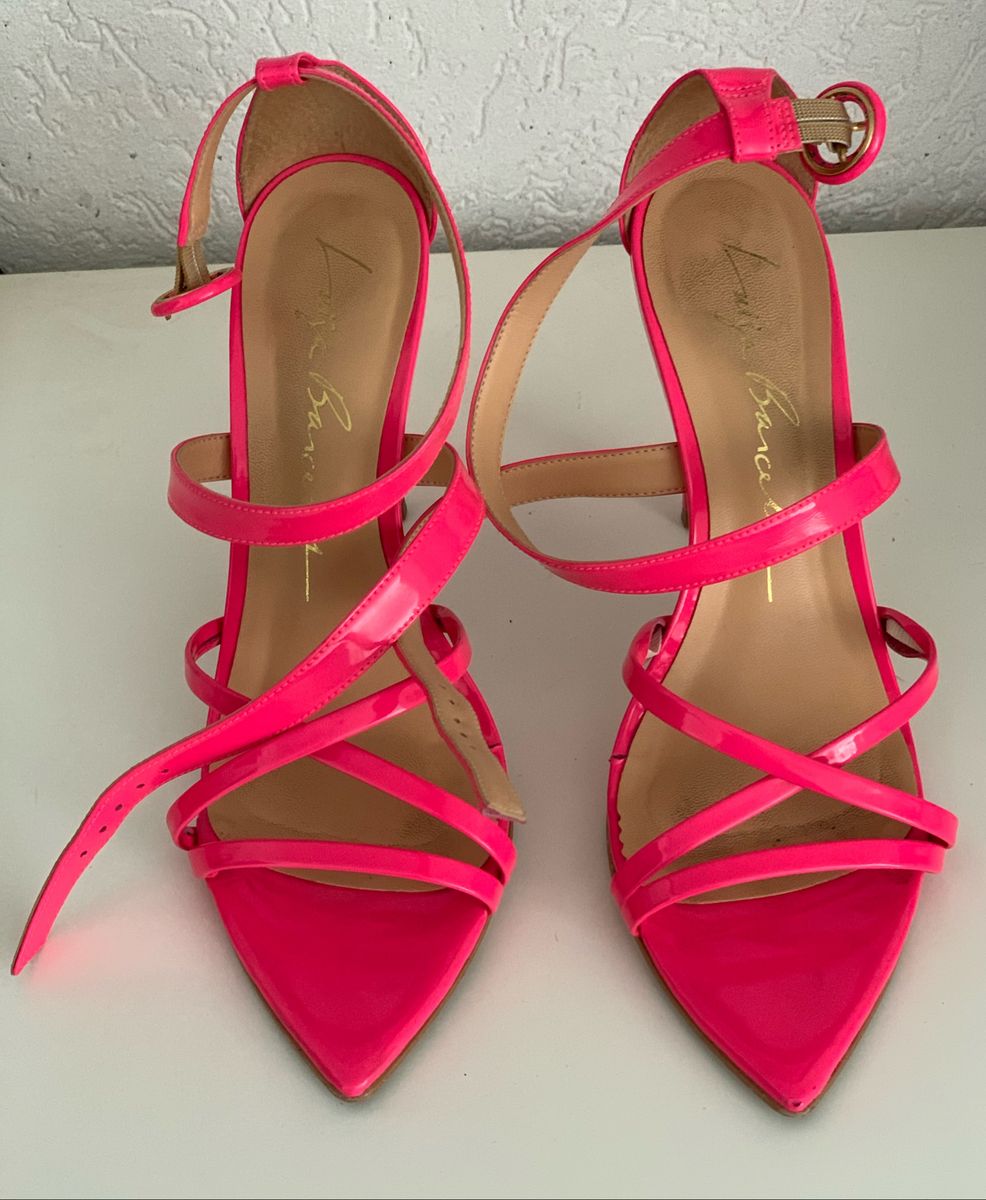 sandalia rosa neon