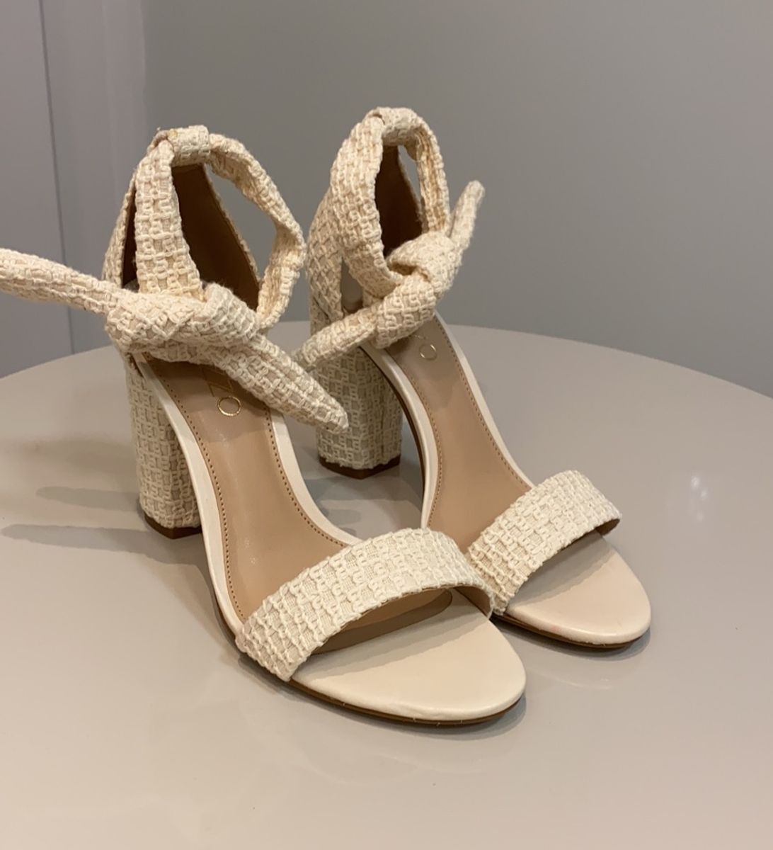sandalia arezzo off white