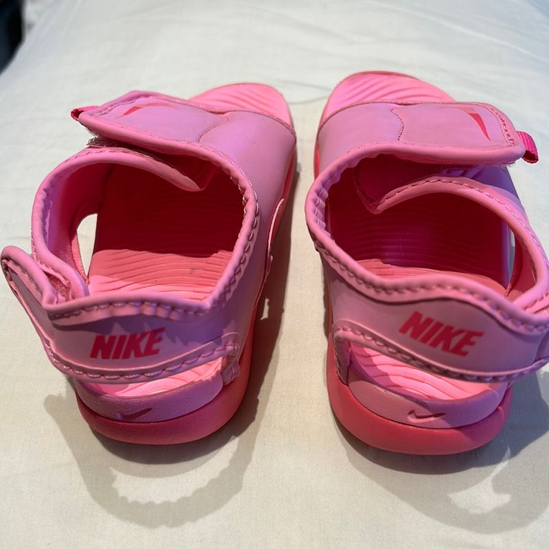 Nike store sandals 9c