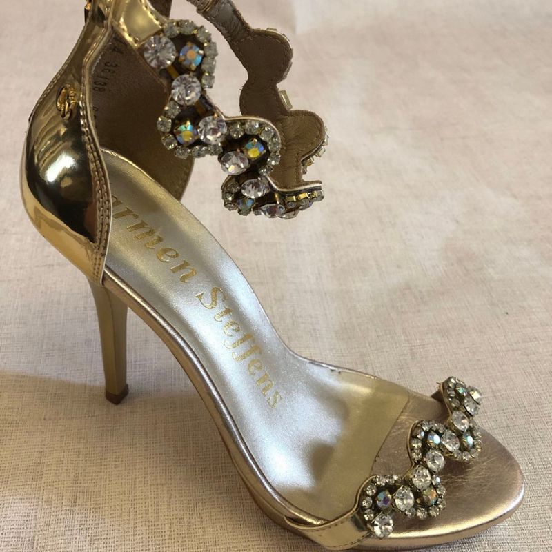 Sandália Pedrarias Carmem Steffens Dourada Luxo Edição Limitada