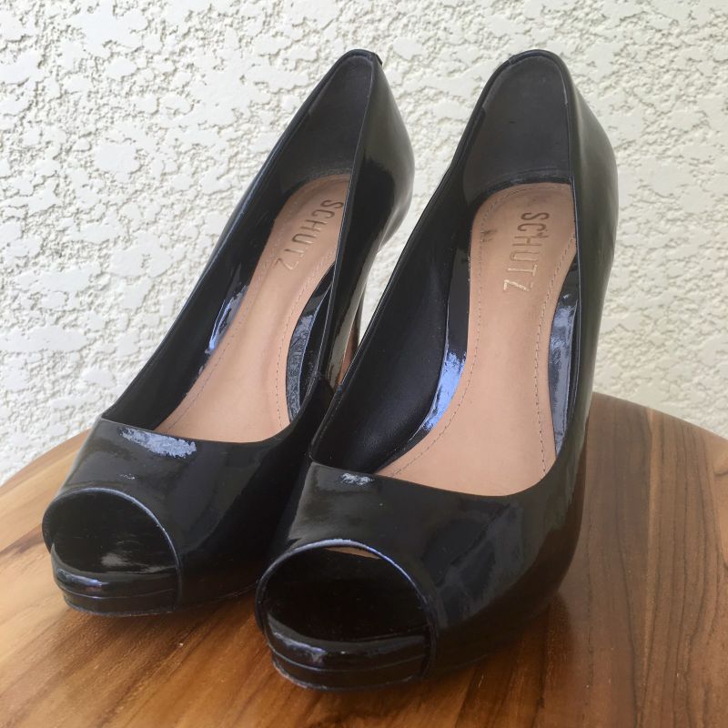 Peep toe best sale schutz preto