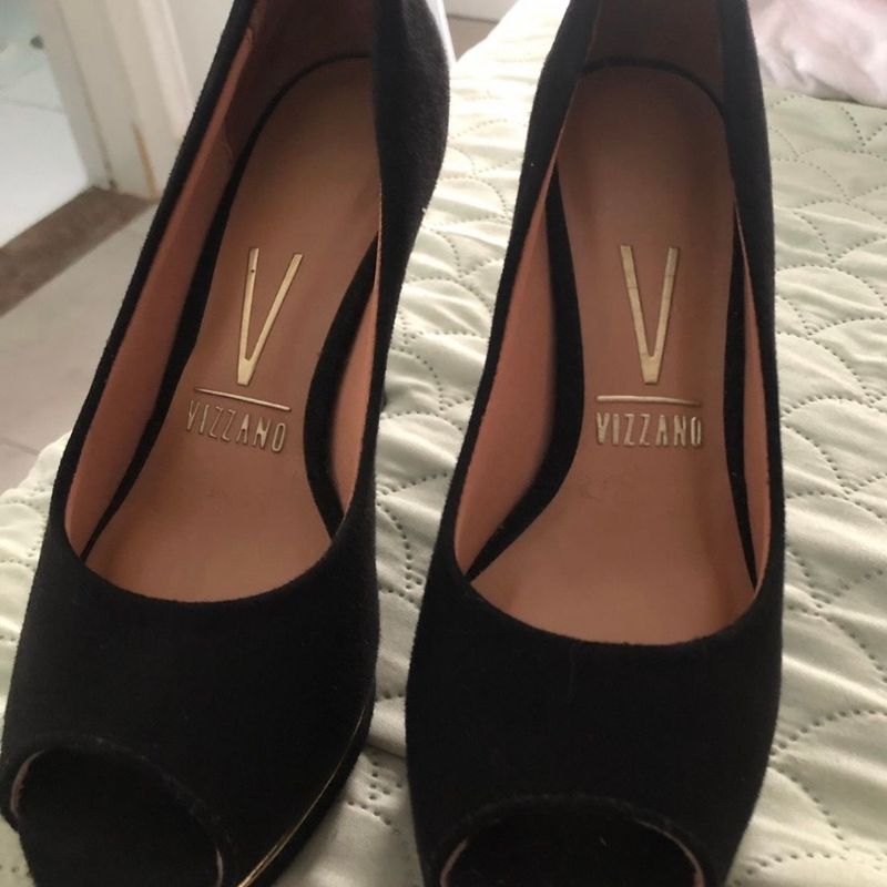 Sapato vizzano store peep toe camurça