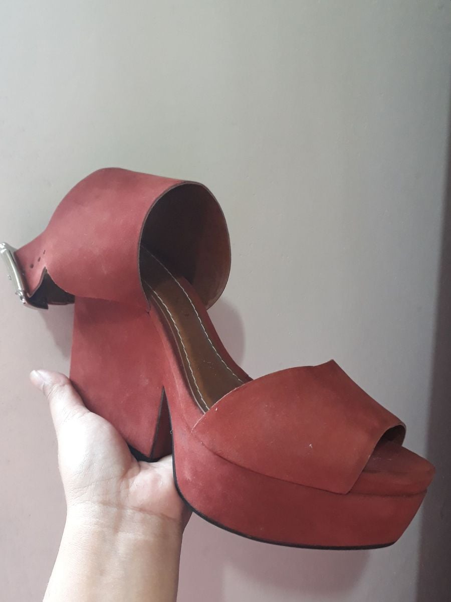 sandalia plataforma carrano