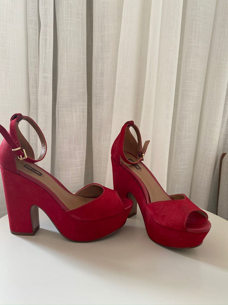 sandalia plataforma vermelha arezzo