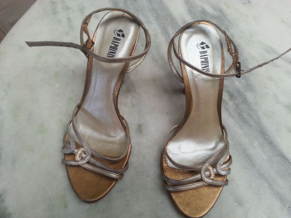 sandalia prata ou dourada