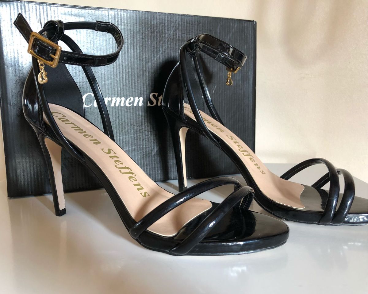 sandalia preta carmen steffens