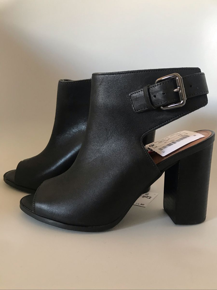 sandalia na loja renner