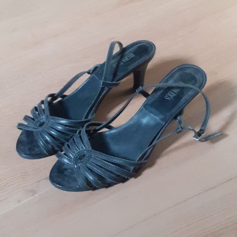 Sandália Preta Salto Baixo Tam 36 Regina Rios Usado 86049174