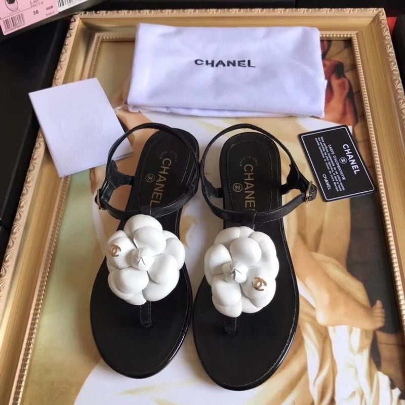 Sandalia rasteira 2024 da chanel