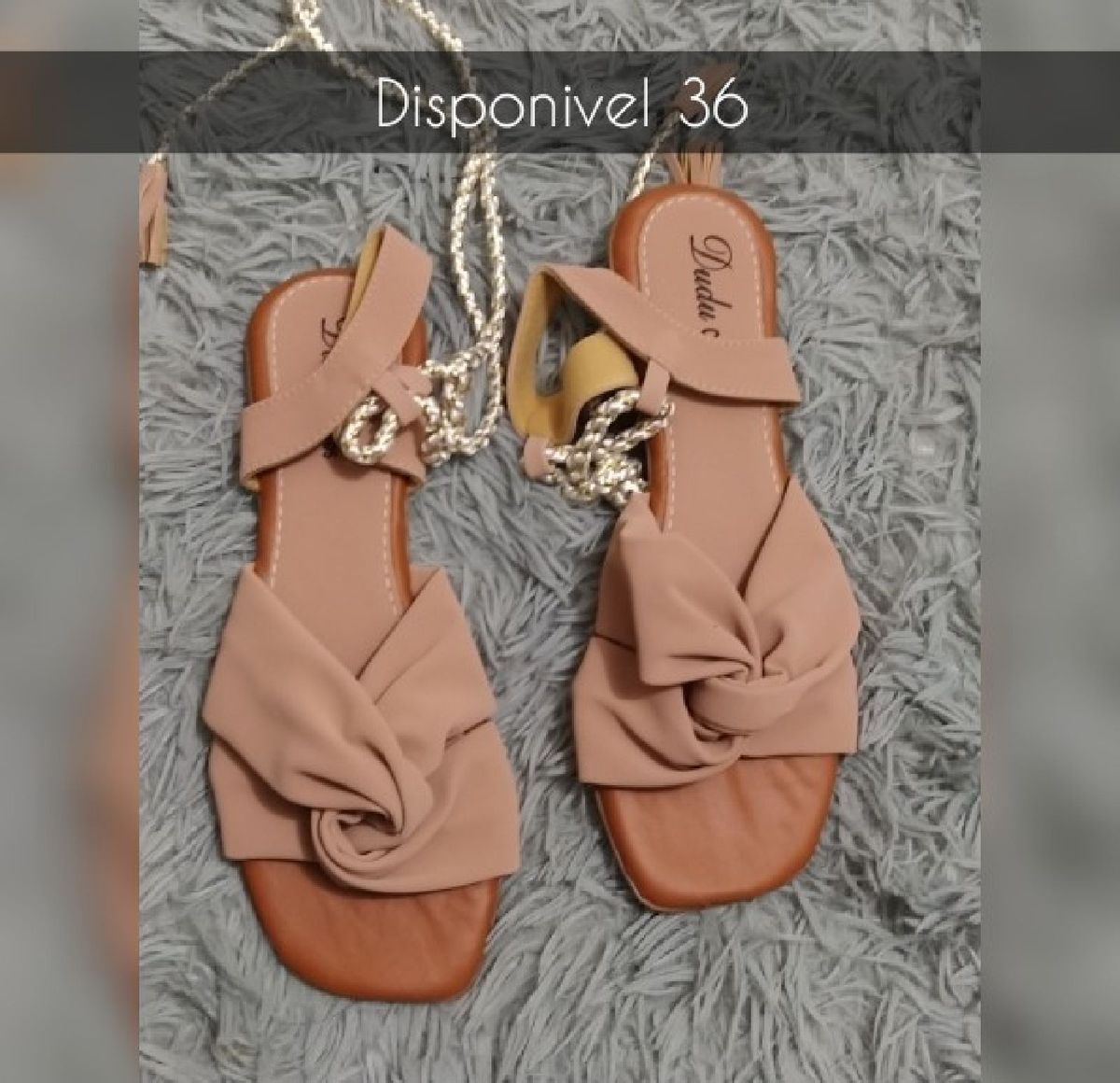 sandalia rasteira com amarração no tornozelo