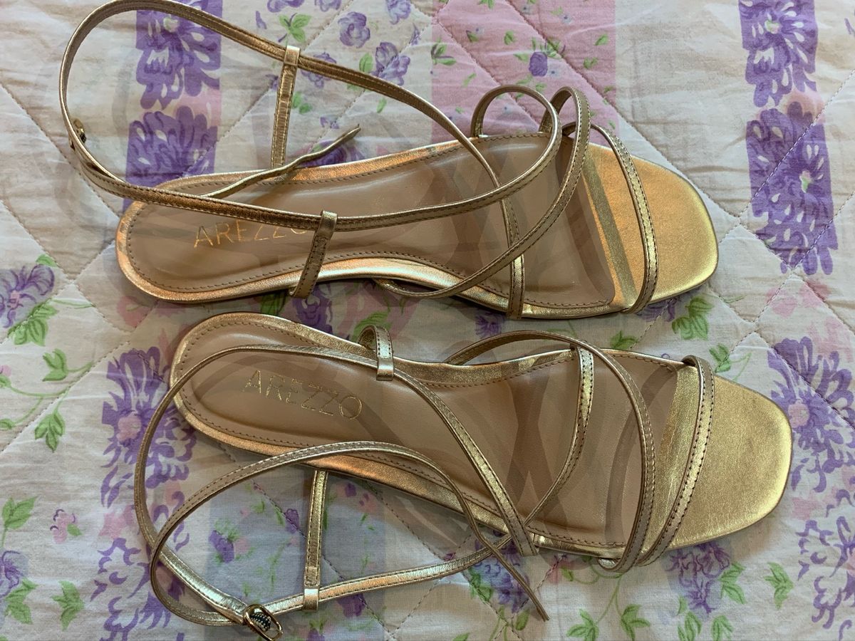 rasteirinha dourada arezzo