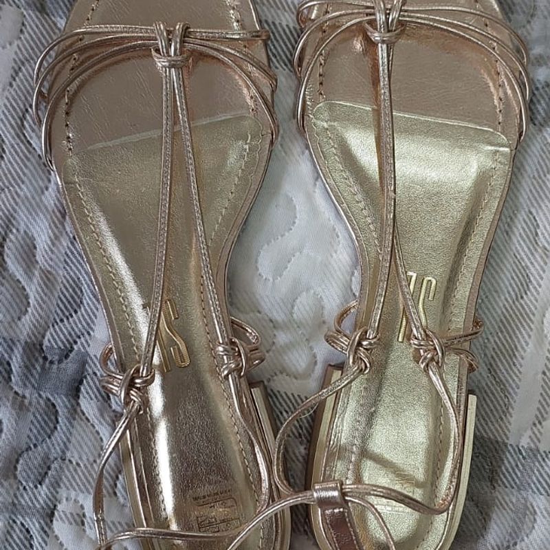 Sandália Rasteira Dourada com Tiras para Amarração- Santa Lolla (nunca  Usada) Sandália Feminina Santa Lolla Nunca Usado 91103491 enjoei