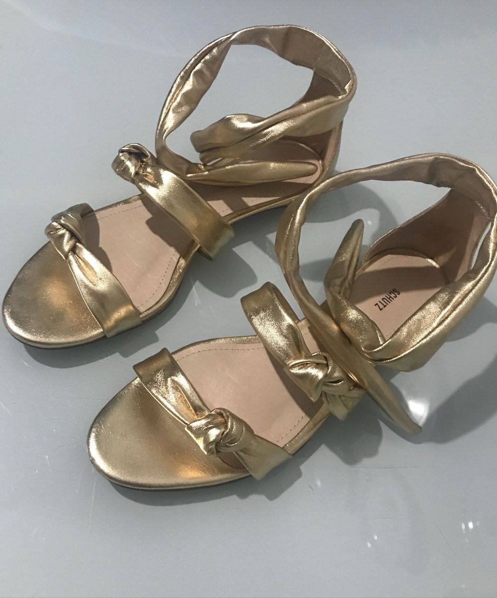 rasteira dourada schutz