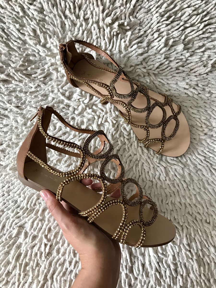 sandalia rasteira arrumada