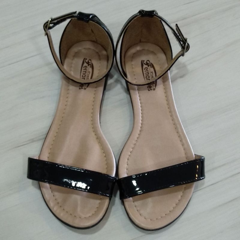 Sand lia Rasteira Verniz Sand lia Feminina Pietra Fernandes