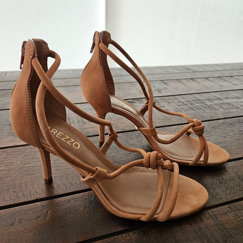 Sandália Salto Fino Médio de Camurça Caramelo Nude da Marca Arezzo Tamanho  34 Rasteira Feminina Arezzo Usado 111933844 enjoei