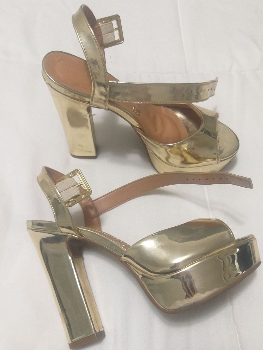 sandalia vizzano dourada meia pata