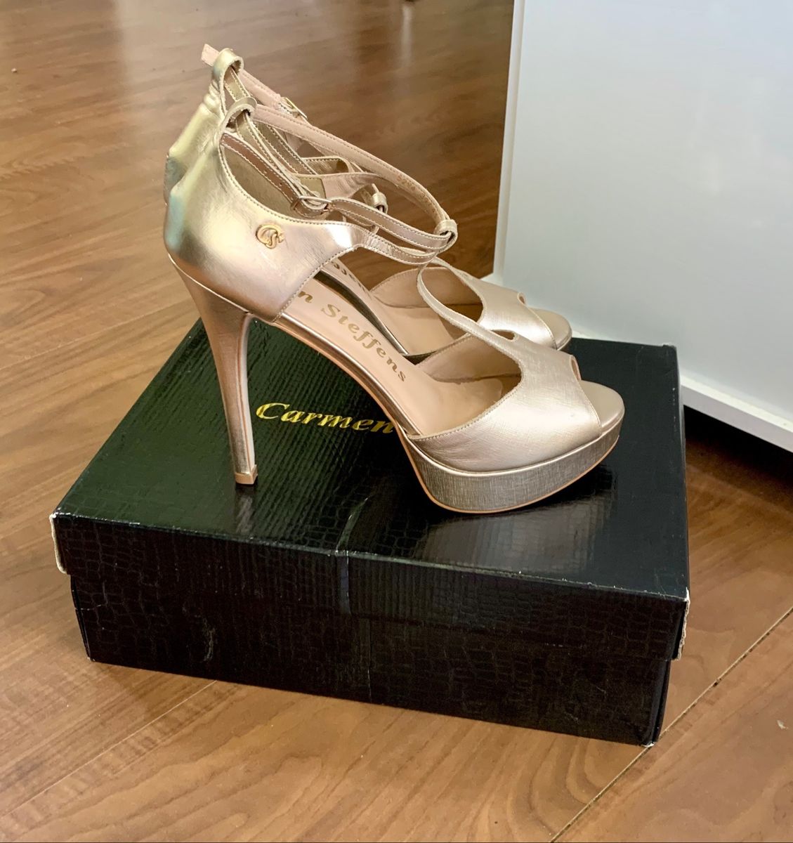 sandalia carmen steffens salto grosso