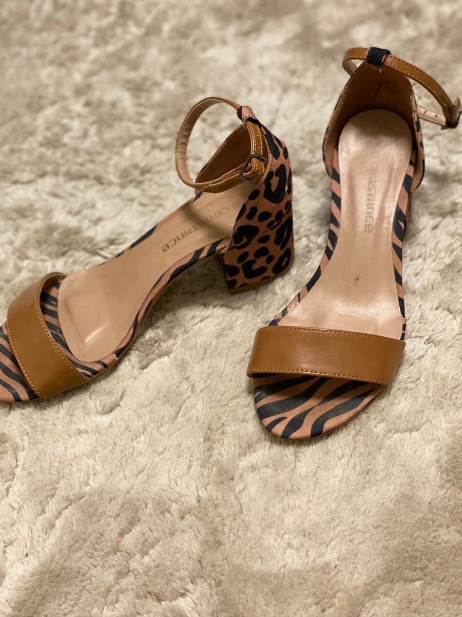 sandalia animal print salto baixo