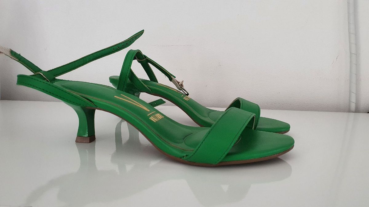 Sandália Salto Baixo Verde Bandeira Sandália Feminina Vizzano Usado  76309084 enjoei