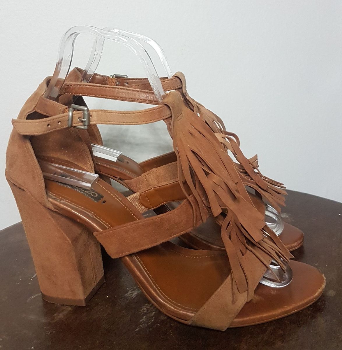 Sand lia Salto Grosso com Franjas Arezzo Sand lia Feminina Arezzo Usado 36614754 enjoei