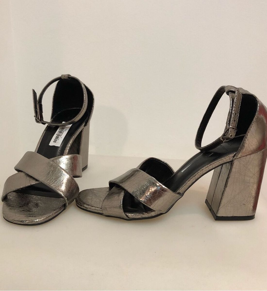 sandalia prata envelhecida salto grosso