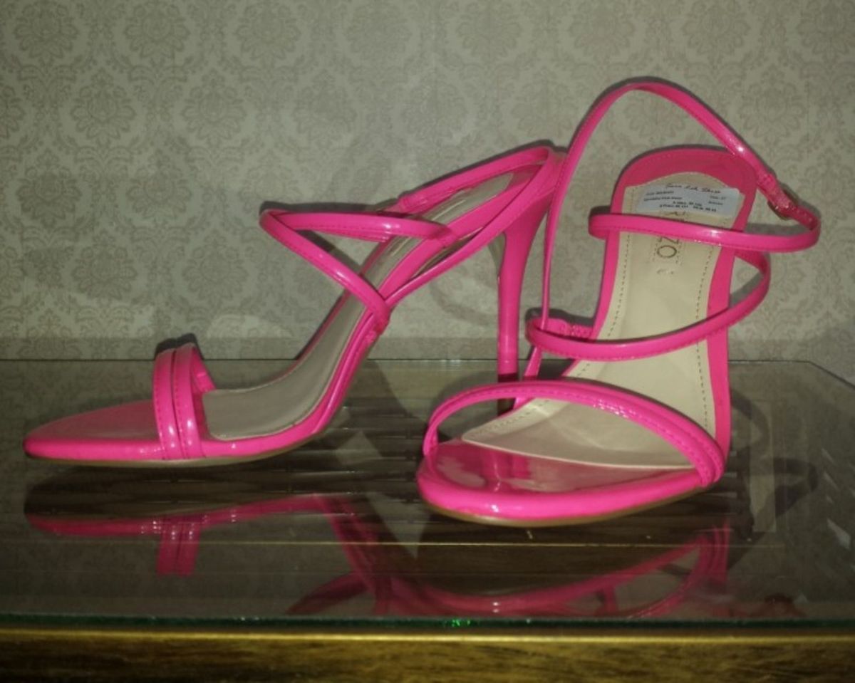 sandalia arezzo neon