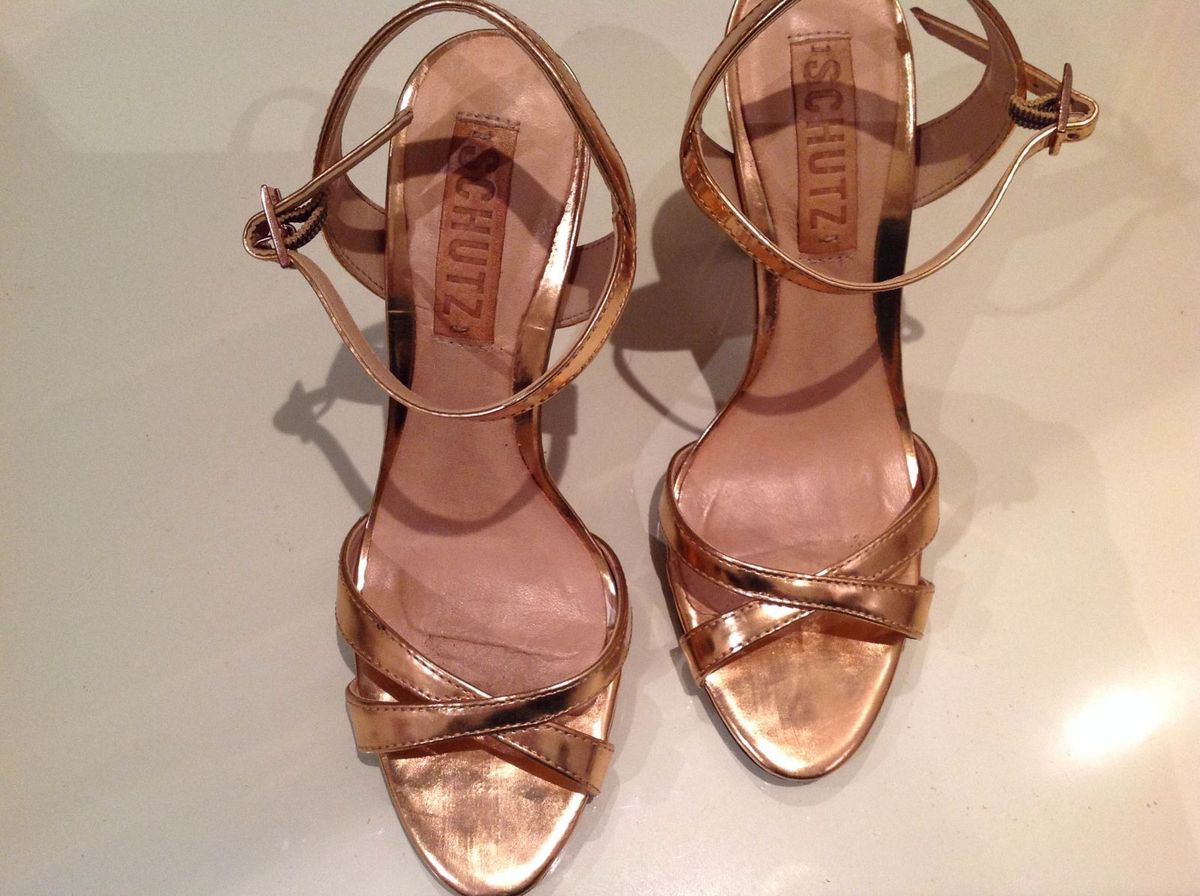 sandalia salto medio schutz