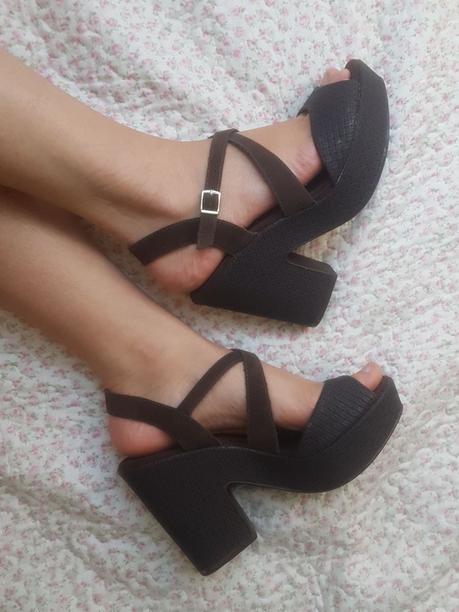 sandalia salto grosso tratorada