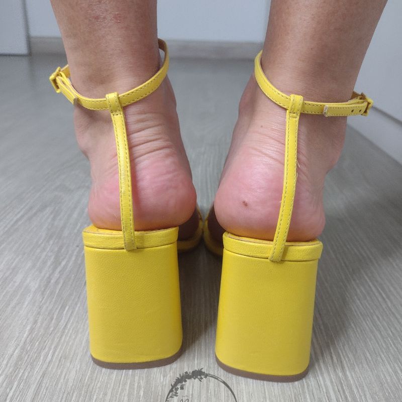 Sandália Santa Lolla Amarela Tiras Salto Santa Lolla Nunca Usado