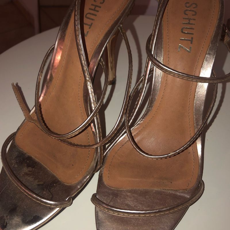 Sand lia Sch tz Dourada de Tirinha Tamanho 35 Sand lia Feminina Schutz Usado 48552759 enjoei